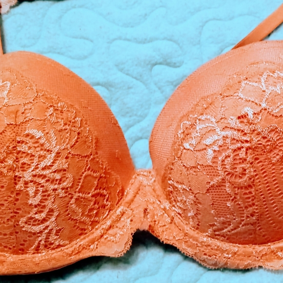 2 Bras - Picture 10 of 11